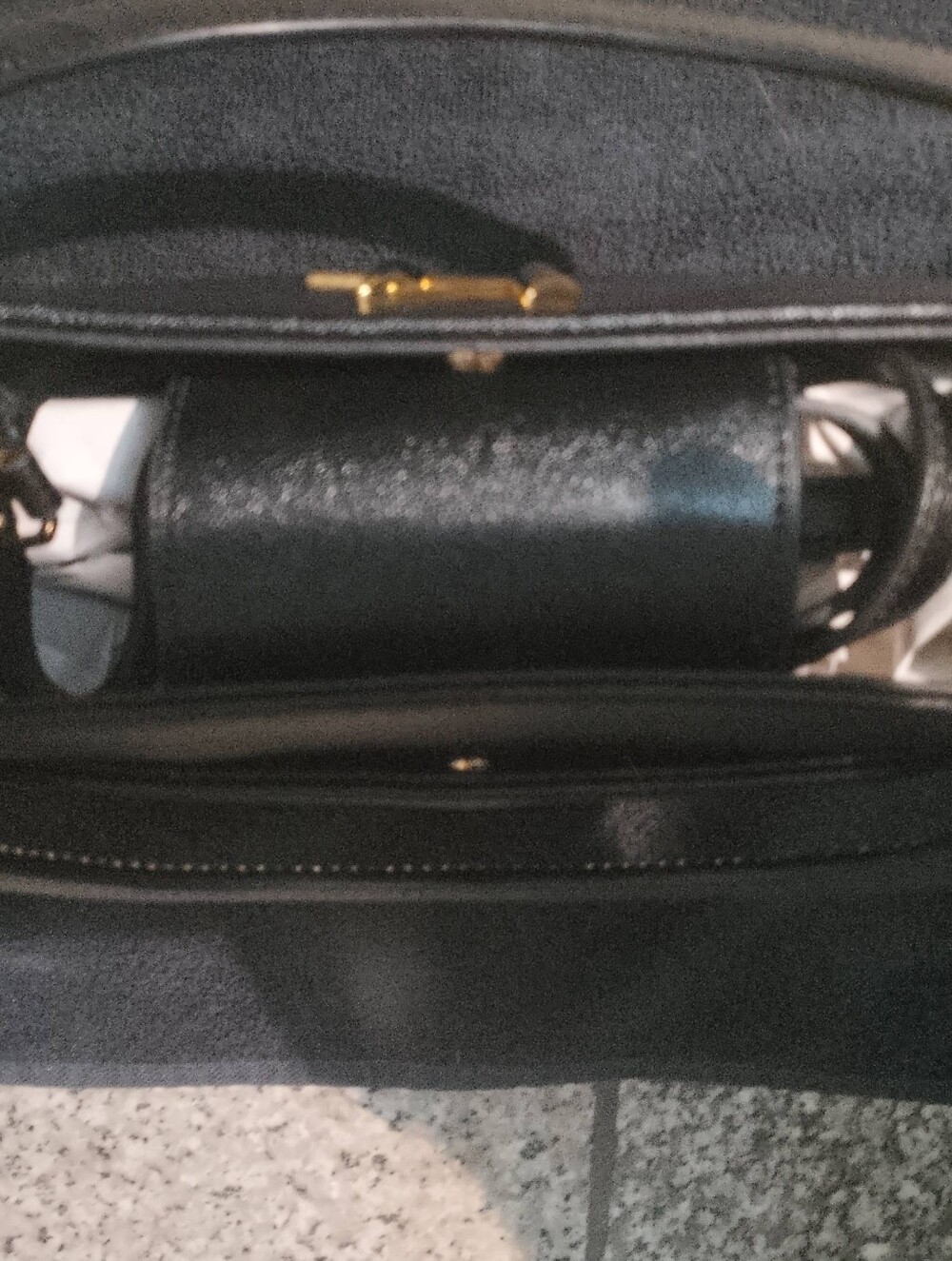 Karl Lagerfeld Paris handbag with detachable crossbody strap - Picture 2 of 7
